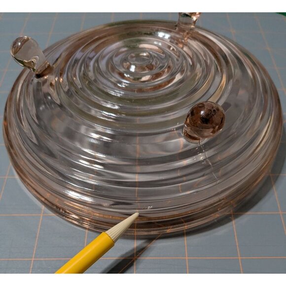 Vintage Pink Depression Glass Candy Dish with Ribbed Design & 3 Peg Feet - Picture 2 of 8